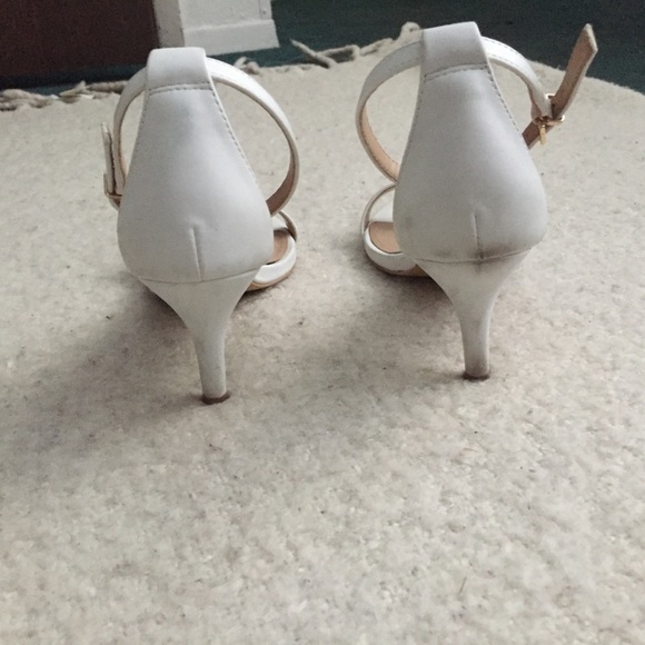 🌬 White Ankle Strap Kitten Heels - Picture 2 of 4